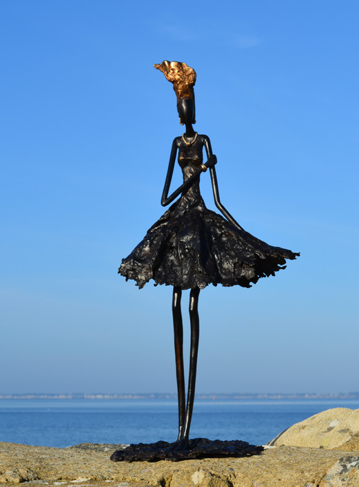 La Petite Robe Noire - sculpture en bronze -
