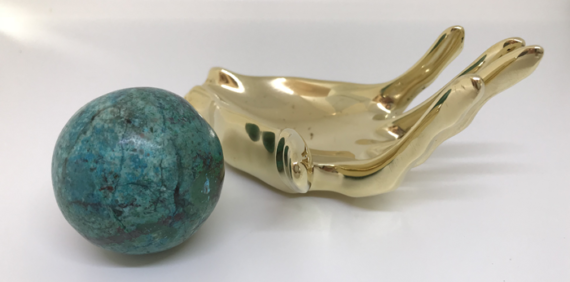 dans ma main, la terre en chrysocolle
