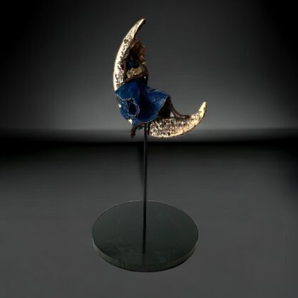 LUNA - MATERNITÉ SUR CROISSANT DE LUNE - ROBE PATINE BLEUE - BRONZE SUR SOCLE EN ACIER NOIR - OEUVRE UNIQUE - MAGALI WILLEMS