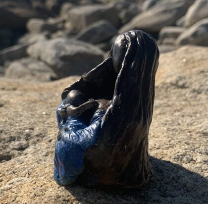 maternité 1/8 bronze - patine brune et bleue - Magali Willems